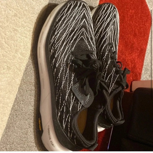 Brandblack tarantula running Black/ white Sneakers Vibram Sole Women's Size 8 - Picture 3 of 4